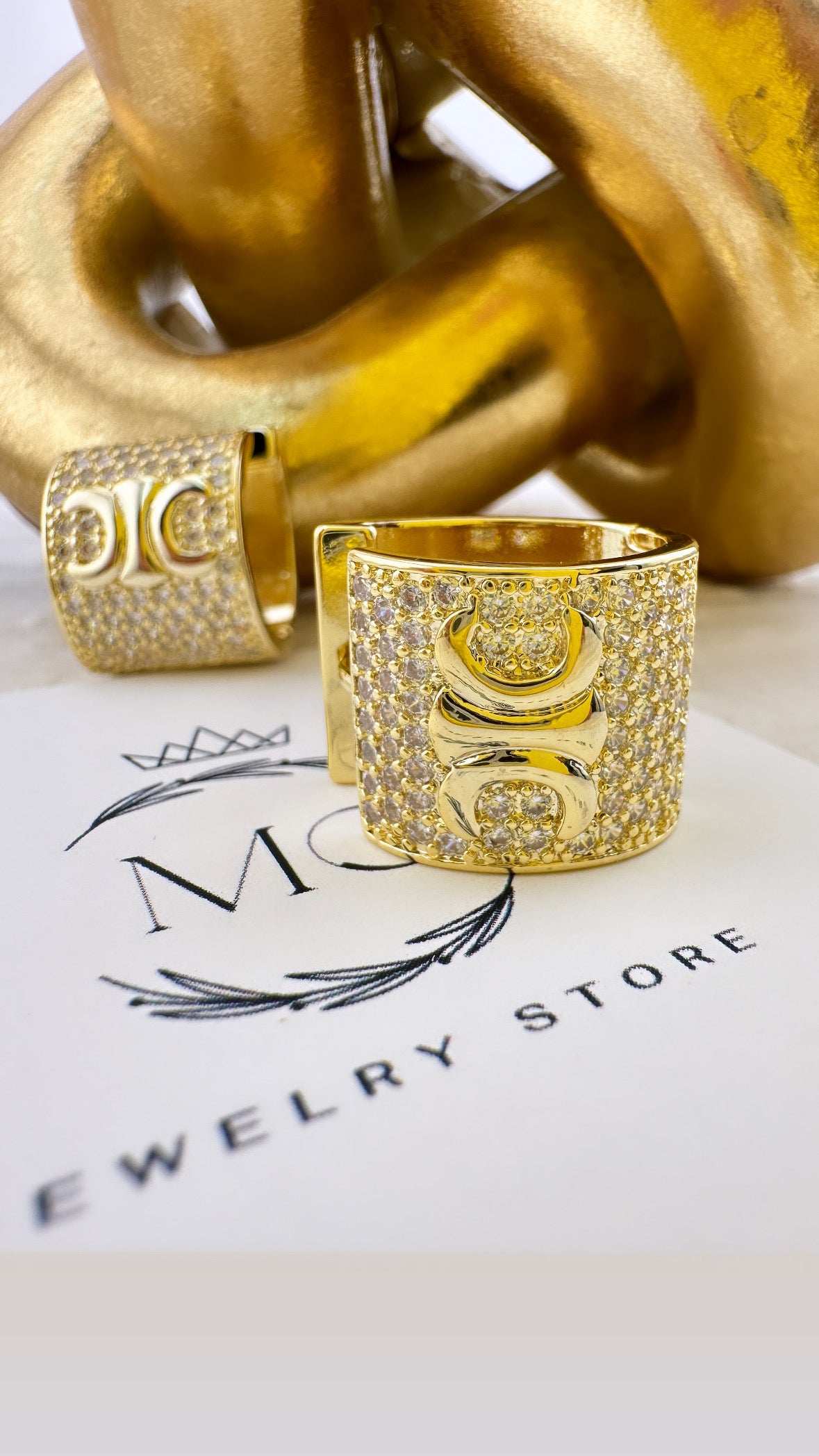 Celine Hoops