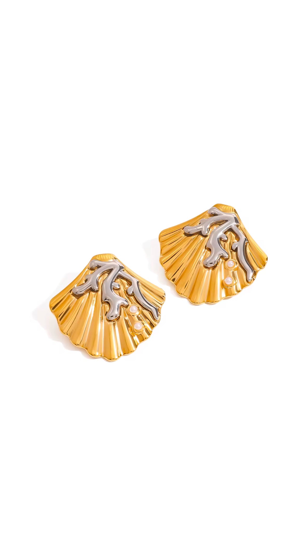 Summer Seashell Stud