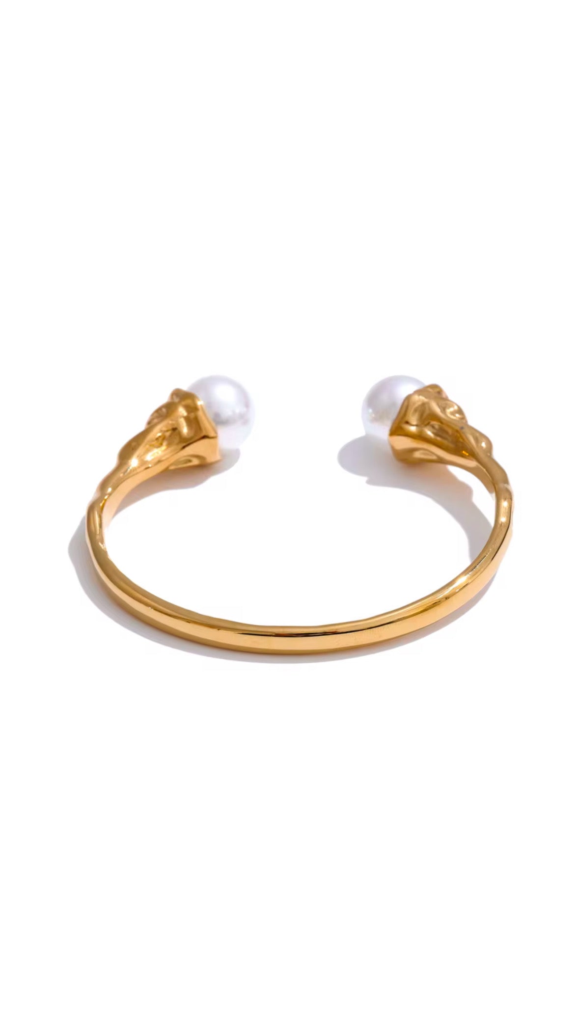 Elsa’s Pearl Bangle
