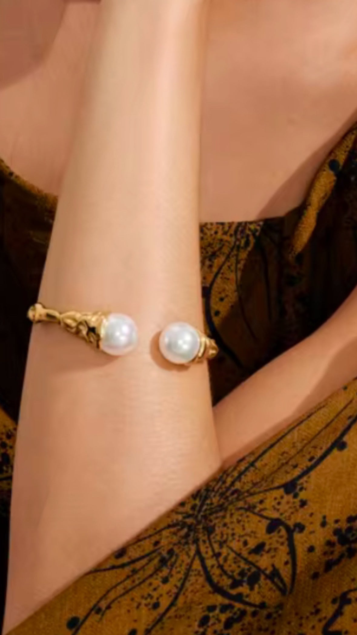 Elsa’s Pearl Bangle