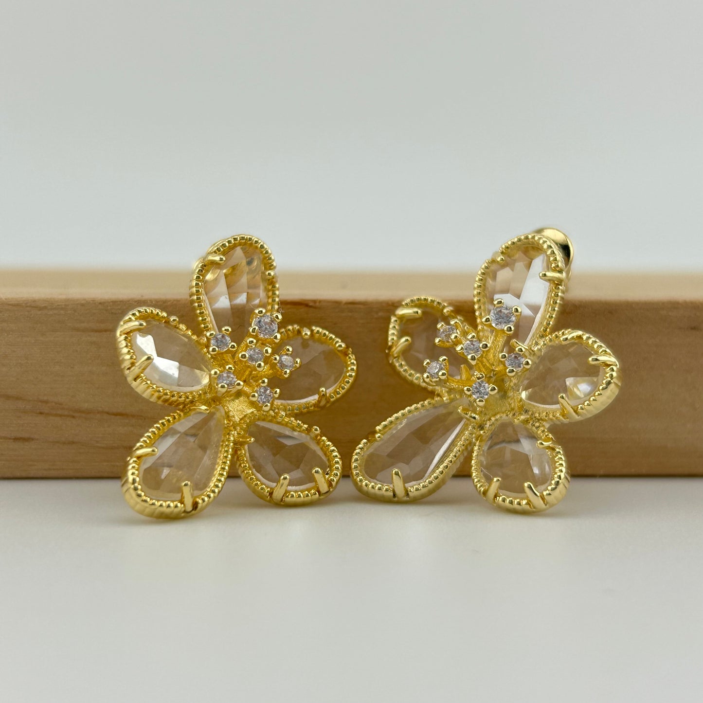 Gardenia Studs