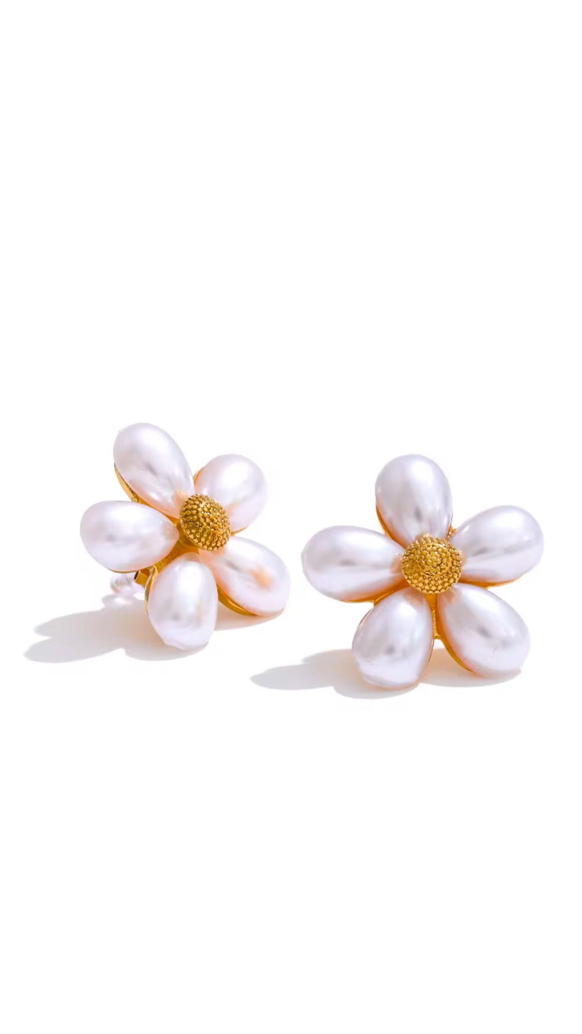 Gigi’s Pearl Flower Stud